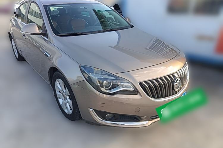 Used Buick Regal 2015 1.6T Leading Technology Model Front Right 45 Deg