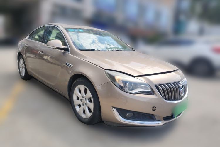 Used Buick Regal 2015 2.0L Elite Fashion Edition Front Right 45 Deg