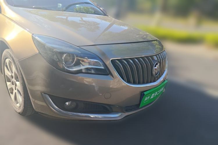Used Buick Regal 2015 1.6T Leading Technology Model Front Right 45 Deg