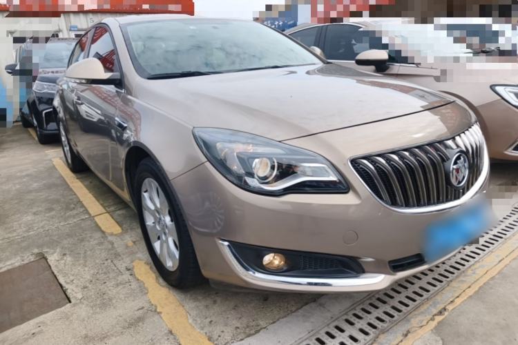 Used Buick Regal 2015 1.6T Leading Technology Model Front Right 45 Deg