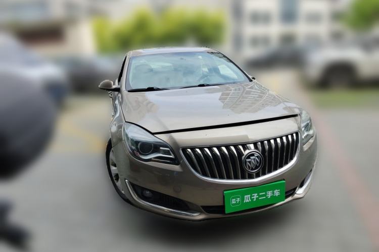 Used Buick Regal 2015 2.0L Leading Fashion Edition Front Right 45 Deg