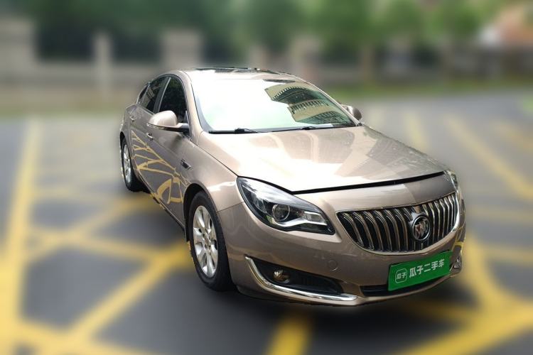 Used Buick Regal 2015 1.6T Leading Technology Model Front Right 45 Deg