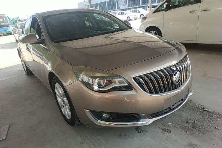 Used Buick Regal 2015 1.6T Elite Tech Model Front Right 45 Deg