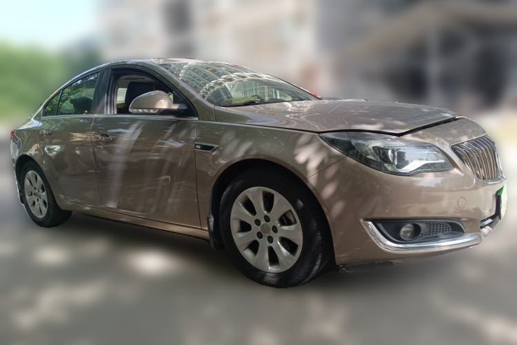 Used Buick Regal 2015 1.6T Leading Technology Model Front Right 45 Deg