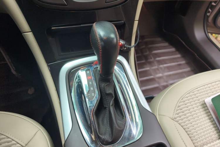 Used Buick Regal 2015 2.0L Leading Fashion Edition Gear Lever