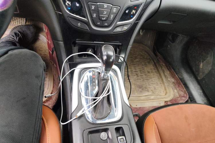 Used Buick Regal 2015 1.6T Elite Tech Model Gear Lever