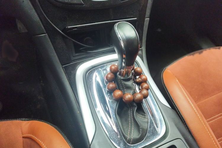 Used Buick Regal 2015 1.6T Elite Tech Model Gear Lever