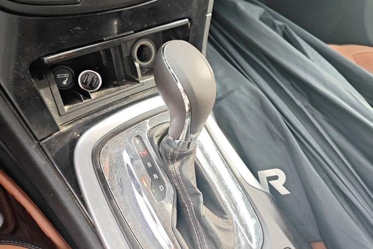 Used Buick Regal 2015 1.6T Elite Tech Model Gear Lever