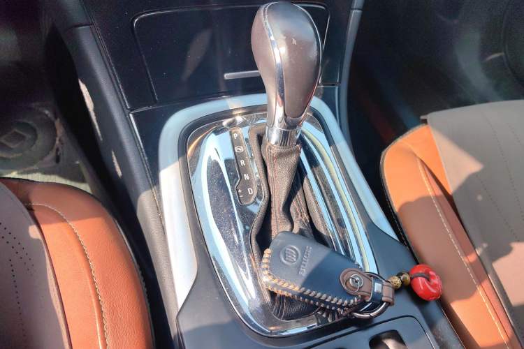 Used Buick Regal 2015 1.6T Elite Tech Model Gear Lever