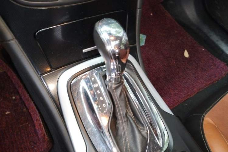 Used Buick Regal 2015 1.6T Elite Tech Model Gear Lever
