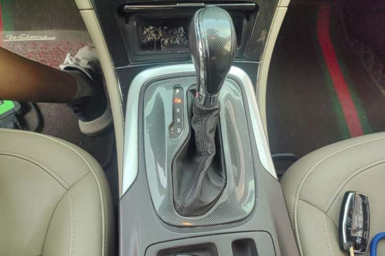 Used Buick Regal 2015 2.0L Elite Fashion Edition Gear Lever