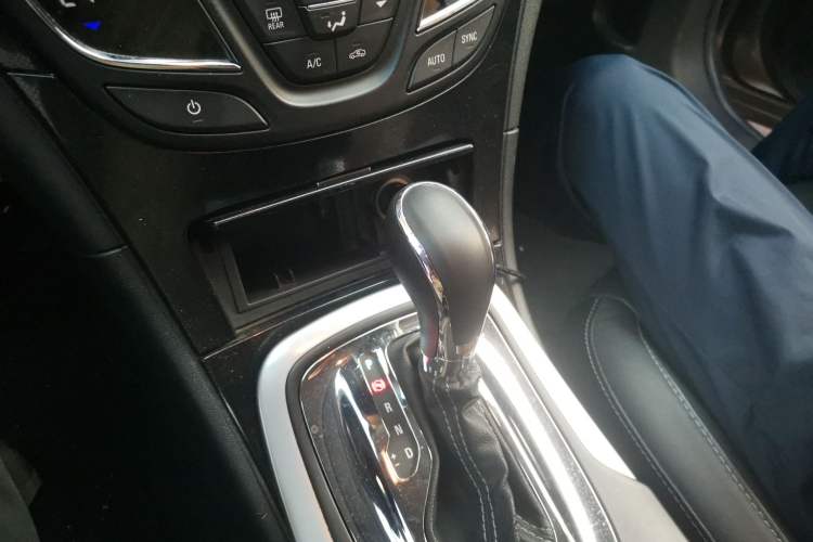 Used Buick Regal 2015 1.6T Fashion Tech Model Gear Lever