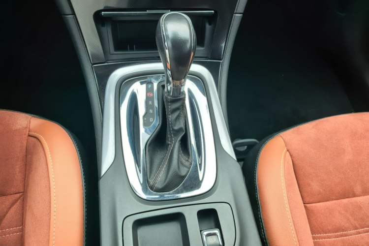 Used Buick Regal 2015 1.6T Elite Tech Model Gear Lever
