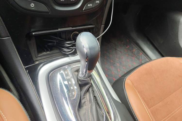 Used Buick Regal 2015 1.6T Elite Tech Model Gear Lever