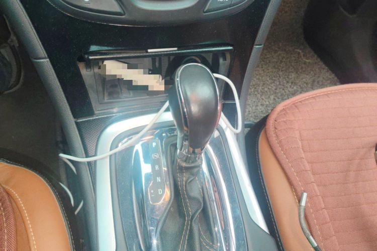 Used Buick Regal 2015 1.6T Elite Tech Model Gear Lever