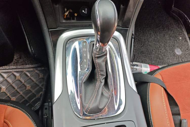 Used Buick Regal 2015 1.6T Elite Tech Model Gear Lever