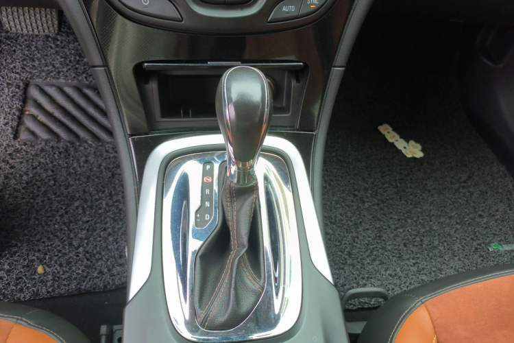 Used Buick Regal 2015 1.6T Elite Tech Model Gear Lever