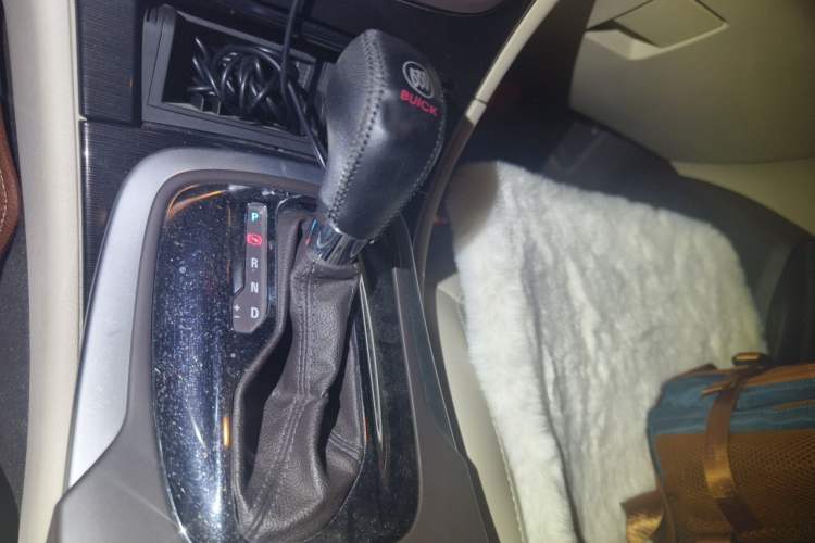 Used Buick Regal 2015 2.0L Leading Fashion Edition Gear Lever