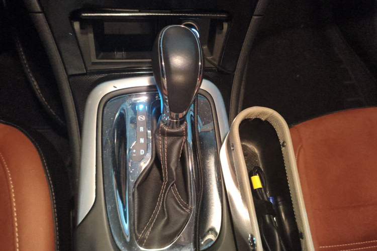 Used Buick Regal 2015 1.6T Elite Tech Model Gear Lever