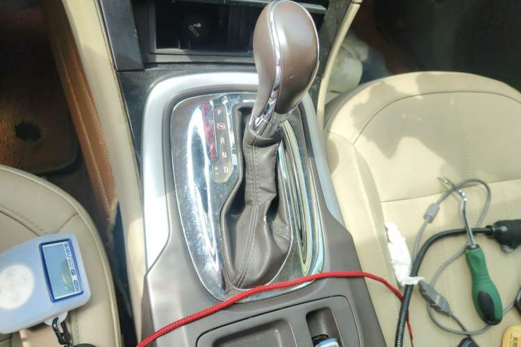 Used Buick Regal 2015 2.0L Elite Fashion Edition Gear Lever