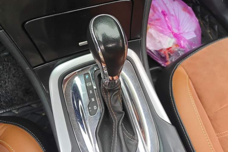 Used Buick Regal 2015 1.6T Elite Tech Model Gear Lever