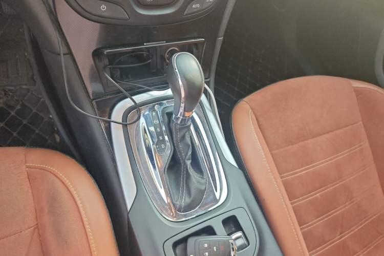 Used Buick Regal 2015 1.6T Elite Tech Model Gear Lever