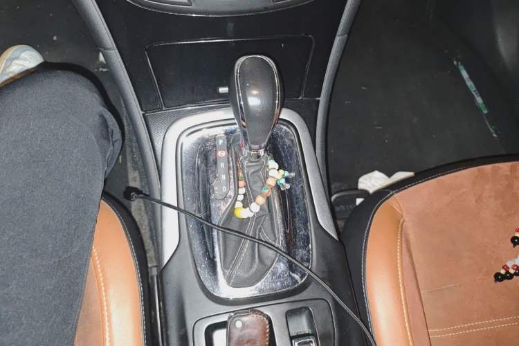 Used Buick Regal 2015 1.6T Elite Tech Model Gear Lever