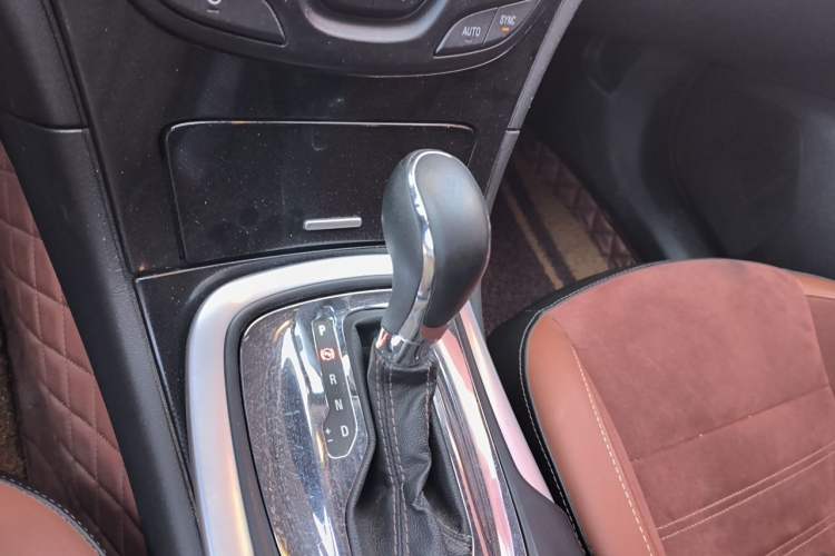 Used Buick Regal 2015 1.6T Elite Tech Model Gear Lever