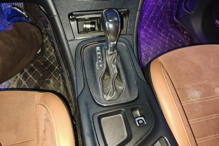 Used Buick Regal 2015 1.6T Elite Tech Model Gear Lever