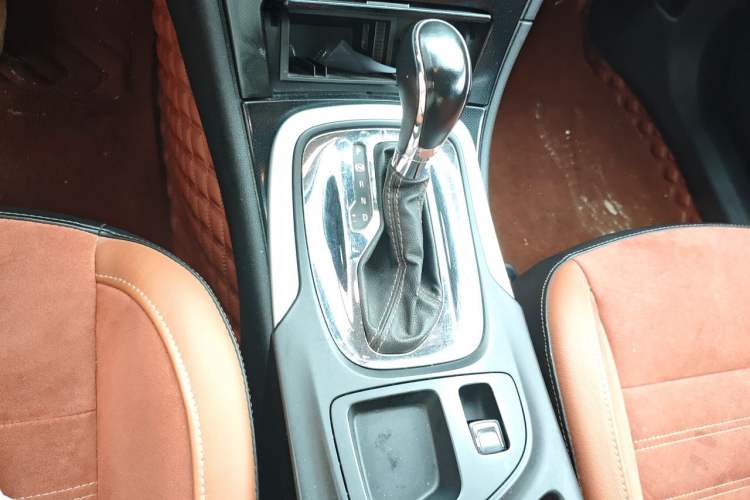 Used Buick Regal 2015 1.6T Elite Tech Model Gear Lever