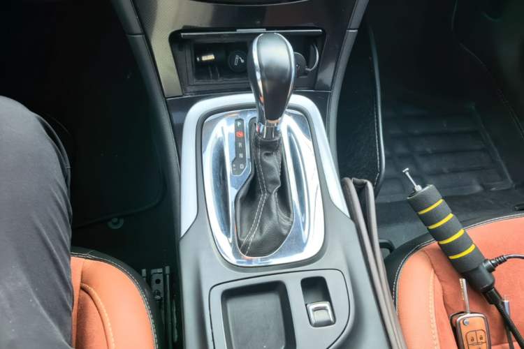 Used Buick Regal 2015 1.6T Elite Tech Model Gear Lever