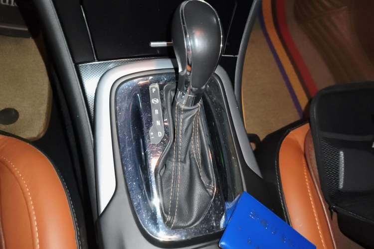 Used Buick Regal 2015 1.6T Elite Tech Model Gear Lever
