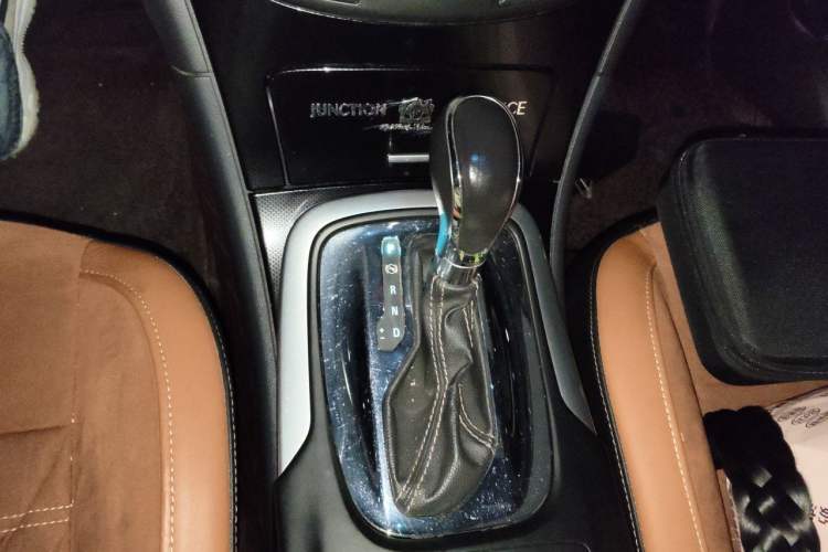 Used Buick Regal 2015 1.6T Elite Tech Model Gear Lever