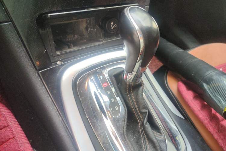 Used Buick Regal 2015 1.6T Elite Tech Model Gear Lever