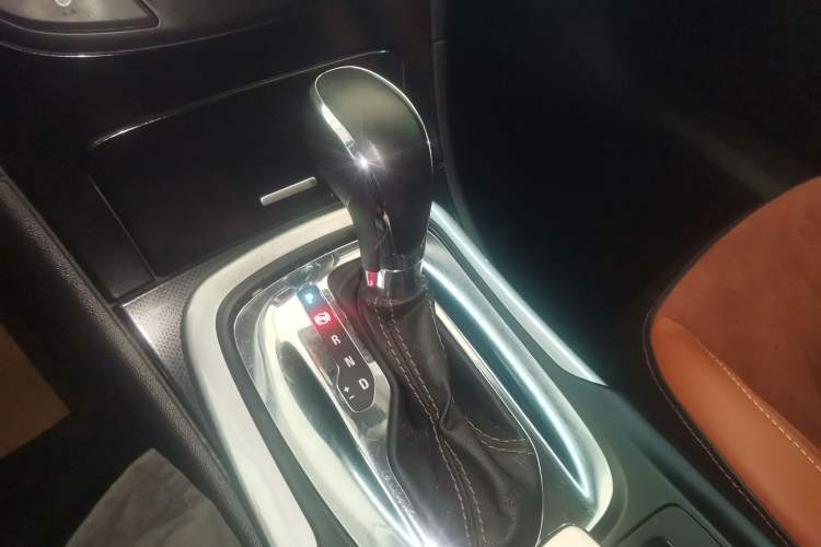Used Buick Regal 2015 1.6T Elite Tech Model Gear Lever