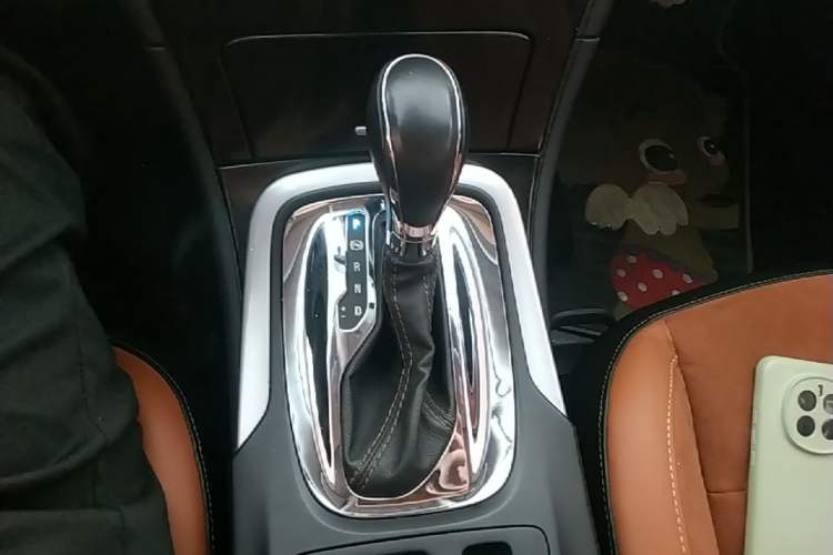 Used Buick Regal 2015 1.6T Elite Tech Model Gear Lever