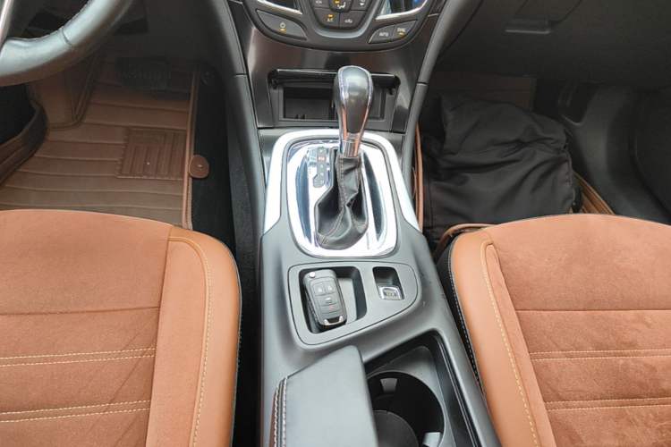 Used Buick Regal 2015 1.6T Elite Tech Model Gear Lever