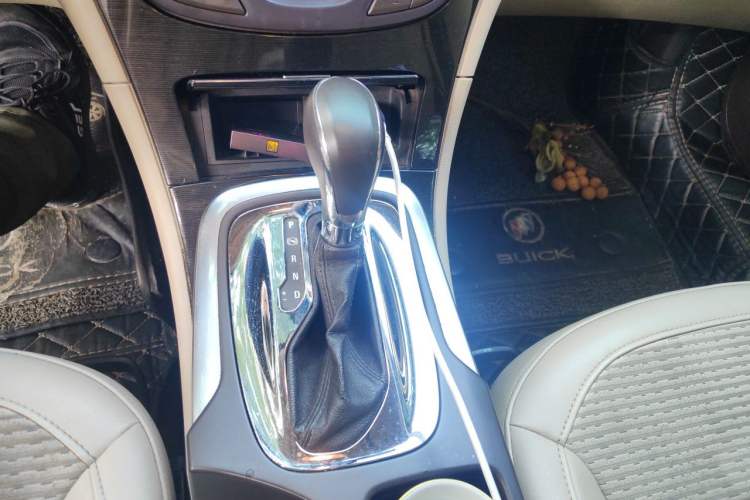 Used Buick Regal 2015 2.0L Leading Fashion Edition Gear Lever