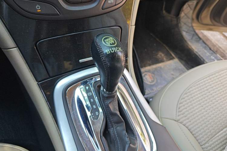 Used Buick Regal 2015 2.0L Leading Fashion Edition Gear Lever