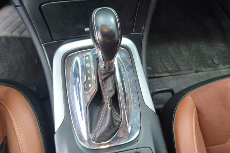 Used Buick Regal 2015 1.6T Elite Tech Model Gear Lever