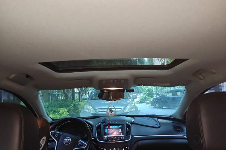 Used Buick Regal 2015 1.6T Elite Tech Model Headliner