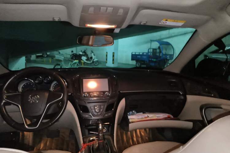 Used Buick Regal 2015 2.0L Leading Fashion Edition Headliner