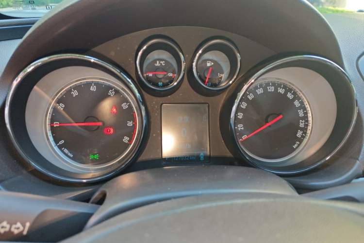 Used Buick Regal 2015 2.0L Leading Fashion Edition Instrument Cluster