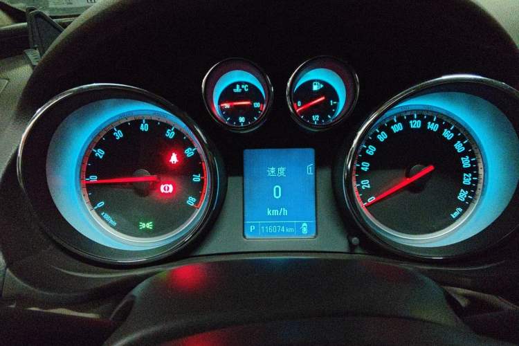 Used Buick Regal 2015 2.0L Leading Fashion Edition Instrument Cluster