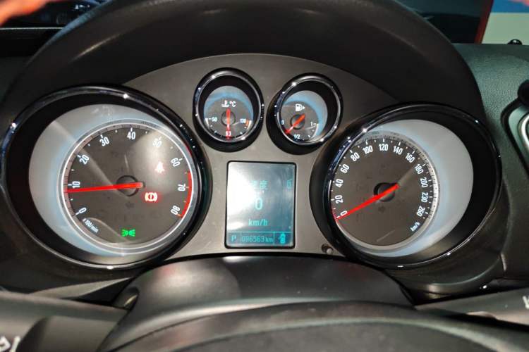 Used Buick Regal 2015 1.6T Leading Technology Model Instrument Cluster