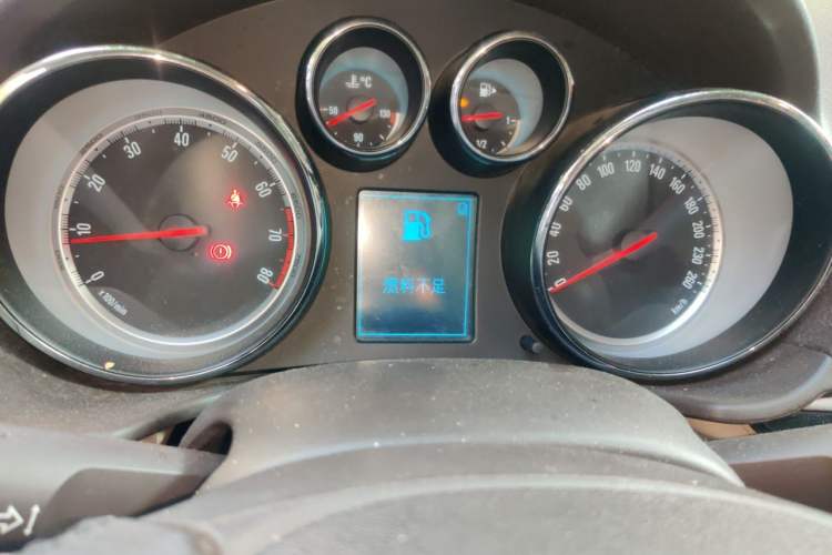 Used Buick Regal 2015 2.0L Leading Fashion Edition Instrument Cluster