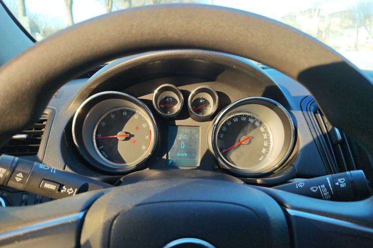 Used Buick Regal 2015 1.6T Leading Technology Model Instrument Cluster