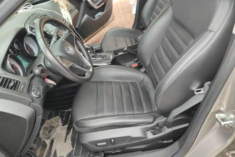 Used Buick Regal 2015 1.6T Fashion Tech Model Left Front Seat