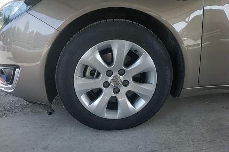 Used Buick Regal 2015 1.6T Elite Tech Model Left Front Wheel Hub