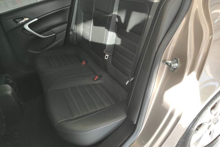 Used Buick Regal 2015 1.6T Fashion Tech Model Left Rear Seat